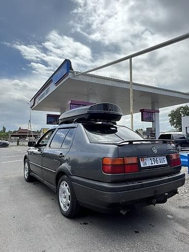 стекло подёмник: Volkswagen Vento: 1993 г., 2 л, Механика, Бензин, Седан — 8