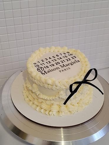 корона на торт: Привет, меня зовут Айя ❣️ Больше года занимаюсь выпечкой на дому — 10