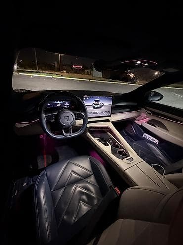 tesla 3: Zeekr 001: 9.3 л | 2022 г. Кроссовер — 6