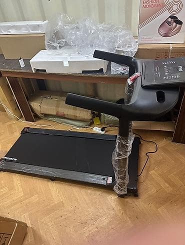 Беговая дорожка T900 с цифровым дисплеем и регулируемыми ручками