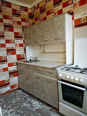 Кухонный гарнитур с мойкой + навесные шкафы и открытая ниша