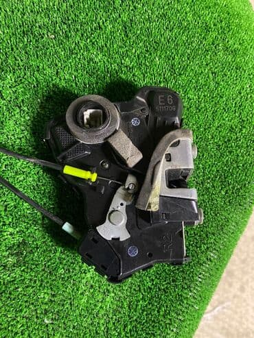 Замок двери Toyota 2005 г., Б/у, Оригинал, Япония