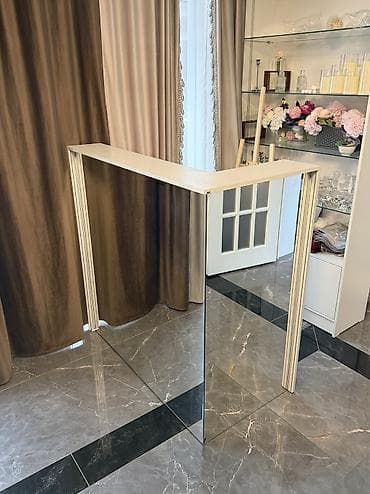 Продается ресепшн с подсветкой, для бутиков и салонов. Б/У 15.000