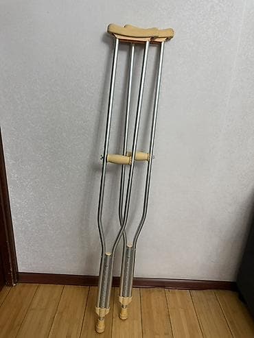 роллаторы: Пара подмышечных костылей (классические, регулируемые) - Материал — 2