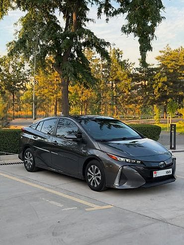 дамкрат авто: Toyota Prius: 2021 г., 1.8 л, Вариатор, Гибрид, Лифтбек — 2