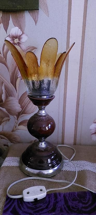 диапроектор спутник: Настольная советская лампа,рабочая,винтаж — 1