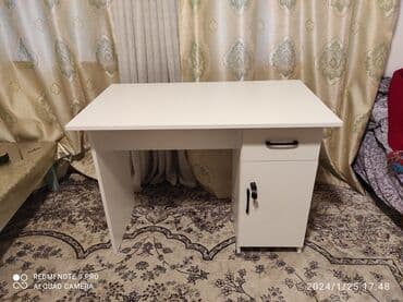 стол швейный: Продается новый стол с выдвижным ящиком и тумбой с замком.Размер длина — 2
