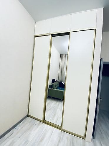 Шкаф-купе и консоль с зеркалом для прихожей - Шкаф-купе встроенный