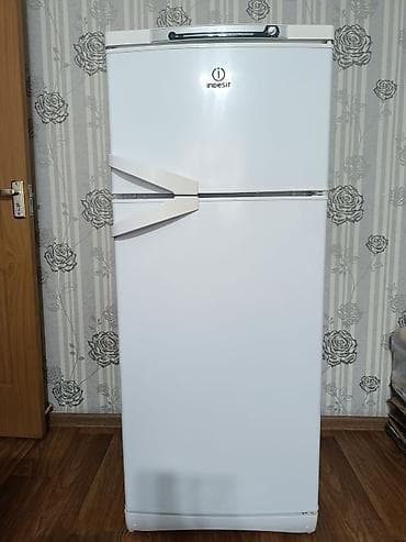 Холодильник Indesit, Б/у, Двухкамерный, De frost (капельный), 60 * 145 * 50 at lalafo.kg Холодильник Indesit, Б/у, Двухкамерный, De frost (капельный), 60 * 145 * 50