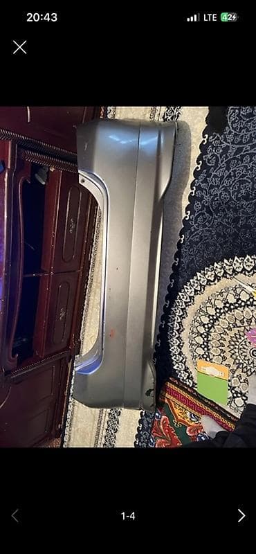 Автозапчасти: Предлагается автомобильное крыло, окрашенное в серый цвет. Эта деталь — 4