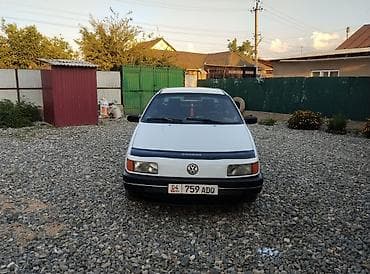 Унаа: Volkswagen Passat: 1991 г., 1.8 л, Кол менен иштөөчү, Бензин, Седан — 1