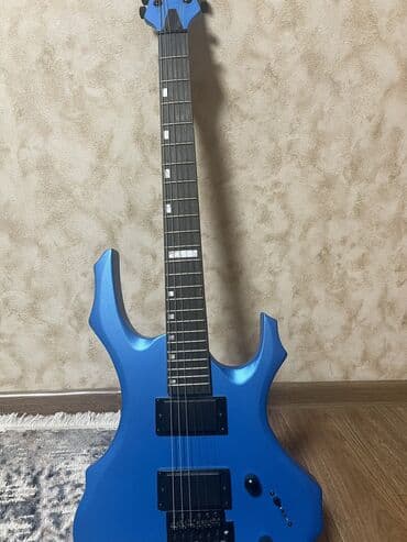 Квадроциклдер: Электрогитара, 6-струнная, в эффектном синем цвете и с необычной — 3