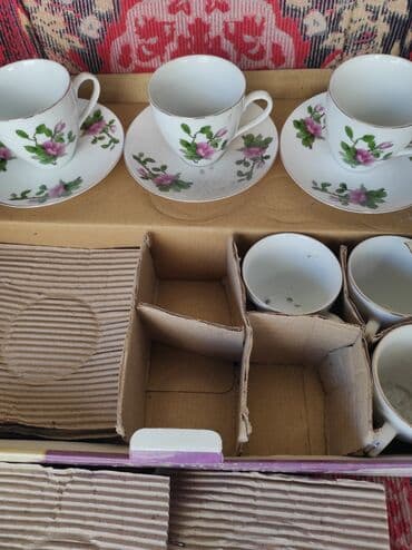 Набор шесть чашек и шесть блюдцев, новые в упаковке