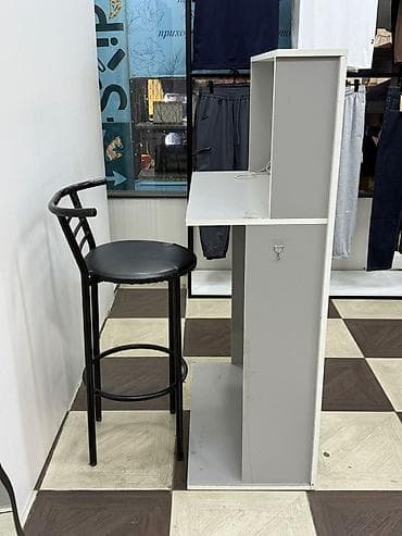 Стойка продавца/кассовый модуль с высоким стулом - Компактная рабочая