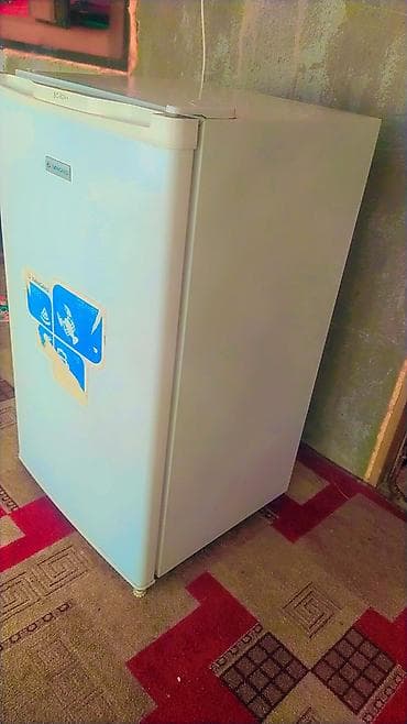 бэушные холодильники: Однокамерный мини-холодильник Benqiao (модель на табличке: BC-92A+) — 3