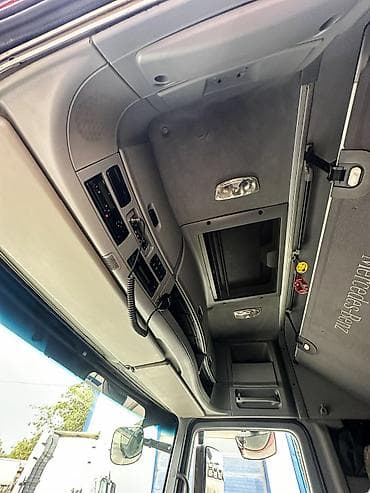 два авто: Грузовик, Mercedes-Benz, Стандарт, 7 т, Б/у — 8
