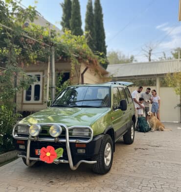 Nissan Terrano II: 1998 г., 2.4 л, Механика, Бензин, Внедорожник