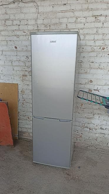 Холодильник Hotpoint Ariston, Двухкамерный, De frost (капельный)