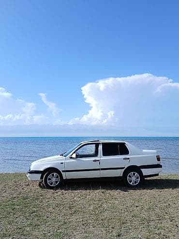 Транспорт: Volkswagen Vento: 1996 г., 1.8 л, Кол менен иштөөчү, Газ, Седан — 4