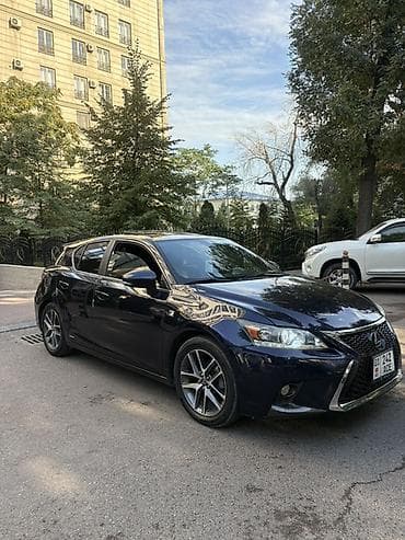 эмблема гибрид: Lexus CT: 2017 г., 1.8 л, Вариатор, Гибрид, Хэтчбэк — 1