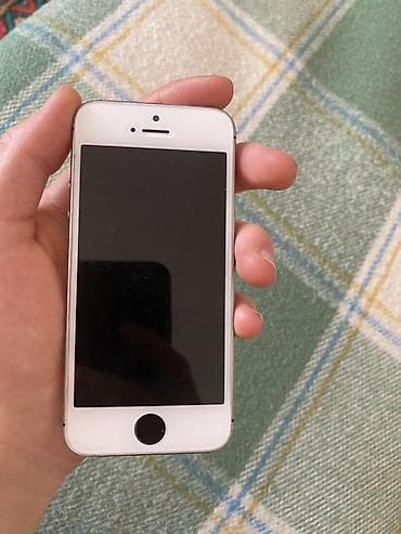 IPhone 5s, серебристый корпус, модель A1533. Компактный 4" — 1