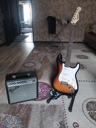 Продаю комплект электрогитара Squier stratocaster, комбоучилитель at lalafo.kg Продаю комплект электрогитара Squier stratocaster, комбоучилитель