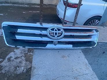Детали салона: Решетка радиатора Toyota Оригинал — 2