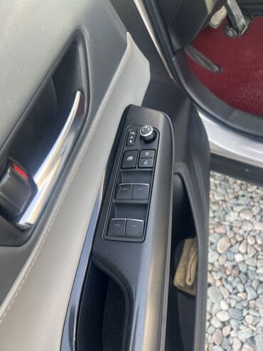 срочно продаю в связи с переездом: Toyota Venza: 2021 г., 2.5 л, Автомат, Гибрид, Кроссовер — 4