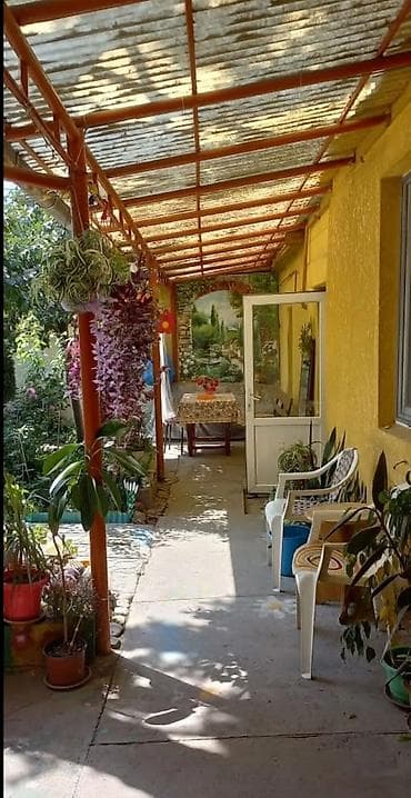 Коммерческая недвижимость: Продаётся уютный дом в районе Карагачёвой рощи Общая площадь 80м² Две — 2