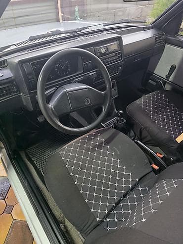 Volkswagen Jetta: 1989 г., 1.8 л, Кол менен иштөөчү, Бензин, Седан — 5