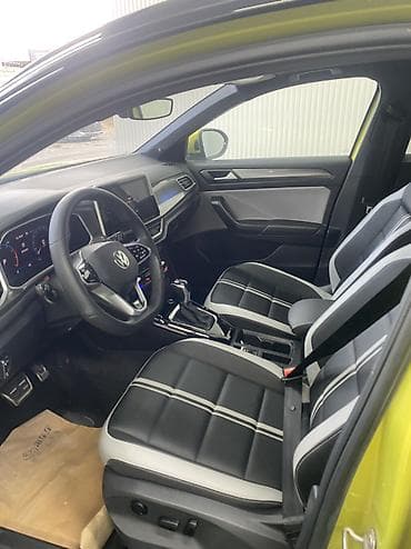 byd e2 2023: Volkswagen T-Roc: 2022 г., 1.5 л, Робот, Бензин, Хэтчбэк — 6