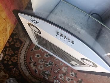 Кухонная вытяжка Artel с изогнутым стеклянным козырьком - Бренд