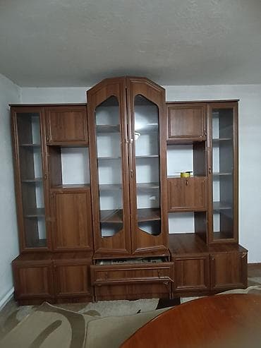 Эмерек: Дубал шкаф, Дубал шкаф түрү: Горка, Үй, конок бөлмөсү үчүн, Колдонулган, Өзгөчөлүктөрү: Тамак-аш идишин сактоо үчүн — 1