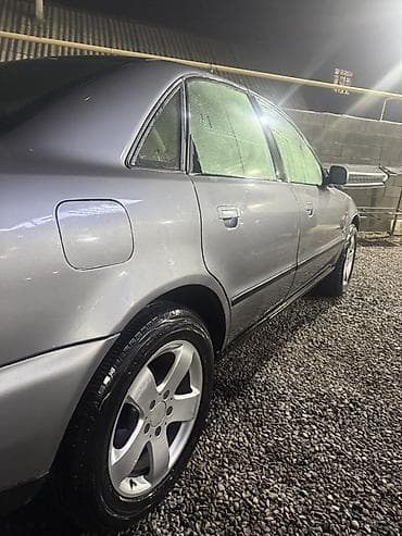 пресс для авто: Audi A4: 1995 г., 2.6 л, Бензин, Седан — 4