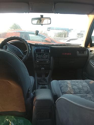 Toyota Avensis: 1999 г., 1.8 л, Механика, Бензин, Седан at lalafo.kg Toyota Avensis: 1999 г., 1.8 л, Механика, Бензин, Седан