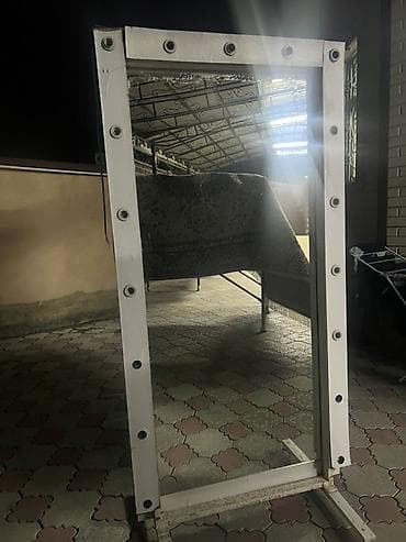 party box: Б/у зеркало с подсветкой, в полный рост каркас из прочного металла — 2