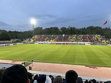 газон для футбола: Билеты на футбольный матч на стадионе с натуральным газоном и беговыми — 1