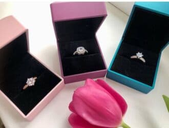 чехол для xs: Продаю Новые ! Футляр для кольца ! Внутри есть подсветка ! Цвета есть — 5