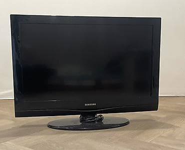 xbox microsoft: Телевизор Samsung, диагональ около 23–26". Плоская LCD‑панель в чёрном — 1