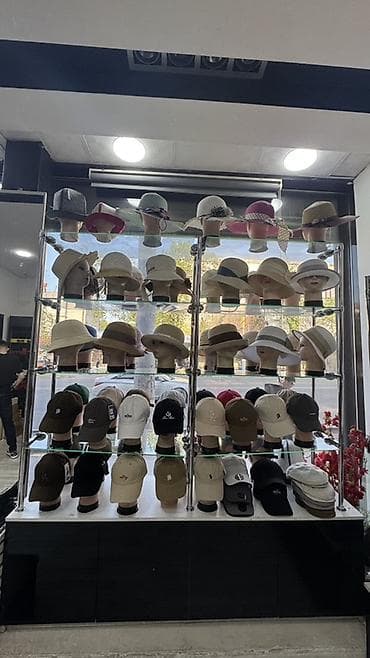 Полки продаются стеклянные перегородки подойдут для обувного магазина