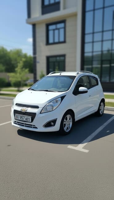 скутер на бензине: Chevrolet Spark: 2015 г., 1 л, Вариатор, Бензиновая, Хэтчбэк — 1