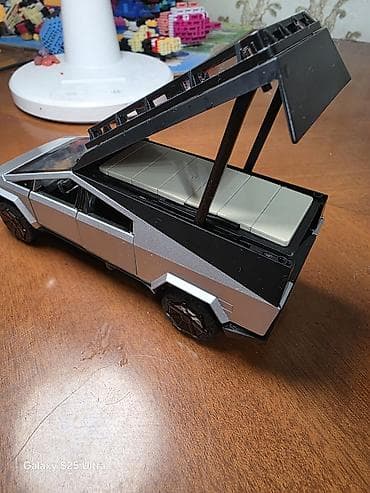 серебрянная: Продам авто Модель Tesla Cybertruck с Cyberquad, бу, в хорошем — 3