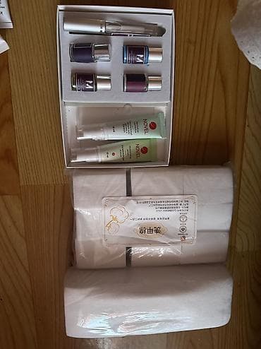 воск для волос: Набор косметики для макияжа лица и глаз. Состав: - Тональные основы — 4