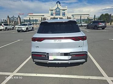 один владелиц: BYD Yuan Up: 2024 г., Робот, Электромобиль, Кроссовер — 2