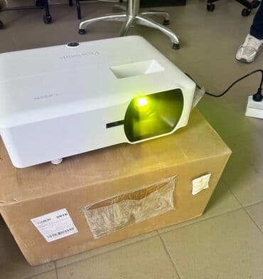 экраны для проекторов переносные на треноге для офиса: Проектор ViewSonic LS750WU Лазерный проектор LS750WU с разрешением — 1