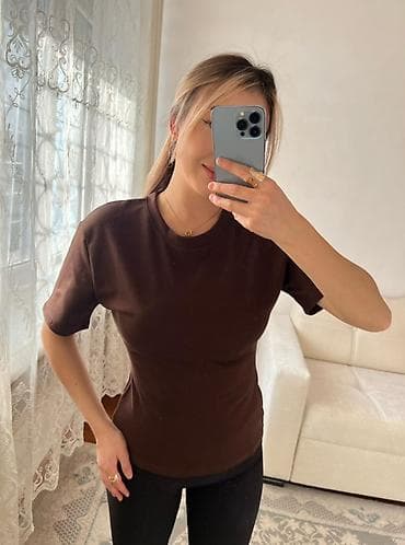 женские футболки с длинным рукавом: Базовая женская футболка с коротким рукавом и круглым вырезом — 3