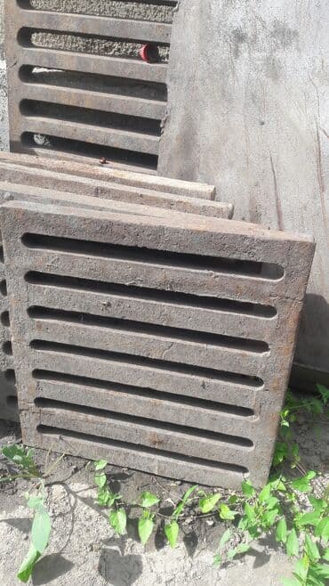 уличный туалет: Продаю люк канализационный трап крышка сливной размер 45х46 — 2