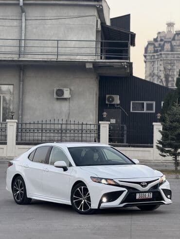 срочно продаю в связи с переездом: Toyota Camry: 2019 г., 2.5 л, Автомат, Бензин, Седан — 3