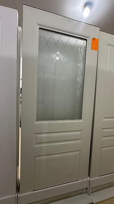 Межкомнатная дверь со стеклом - Классический белый цвет, филёнчатый at lalafo.kg Межкомнатная дверь со стеклом - Классический белый цвет, филёнчатый