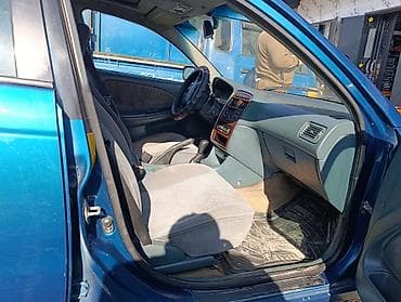 mazda 626 2002: Toyota Avensis: 1998 г., 2 л, Механика, Бензин, Седан — 8